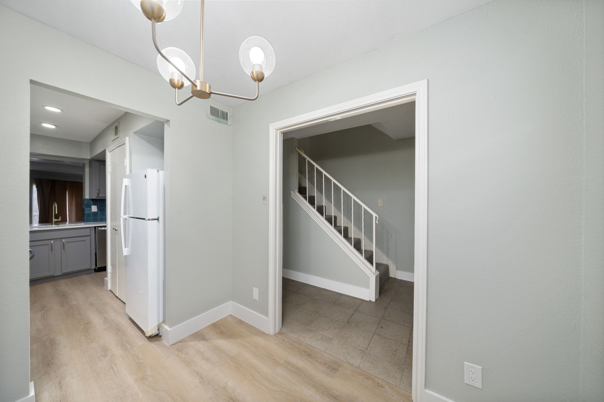 11550 Chimney Rock Road, Unit 521 Houston, TX 77035 - Photo 6 of 30 en view interior of the house and hallway