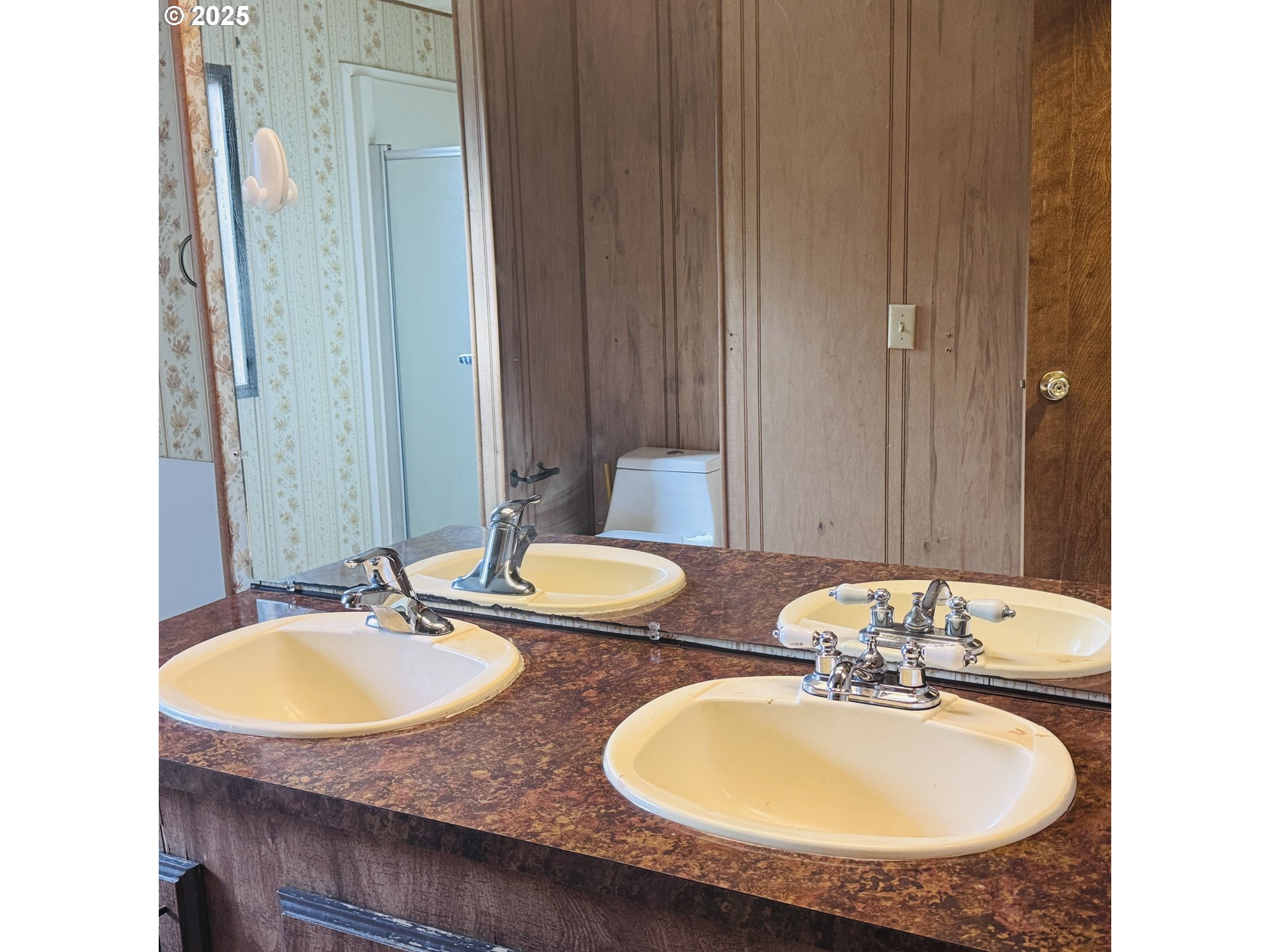 380 Leelo Court Florence, OR 97439 - Photo 21 of 37 a bathroom with a granite countertop sink and a mirror