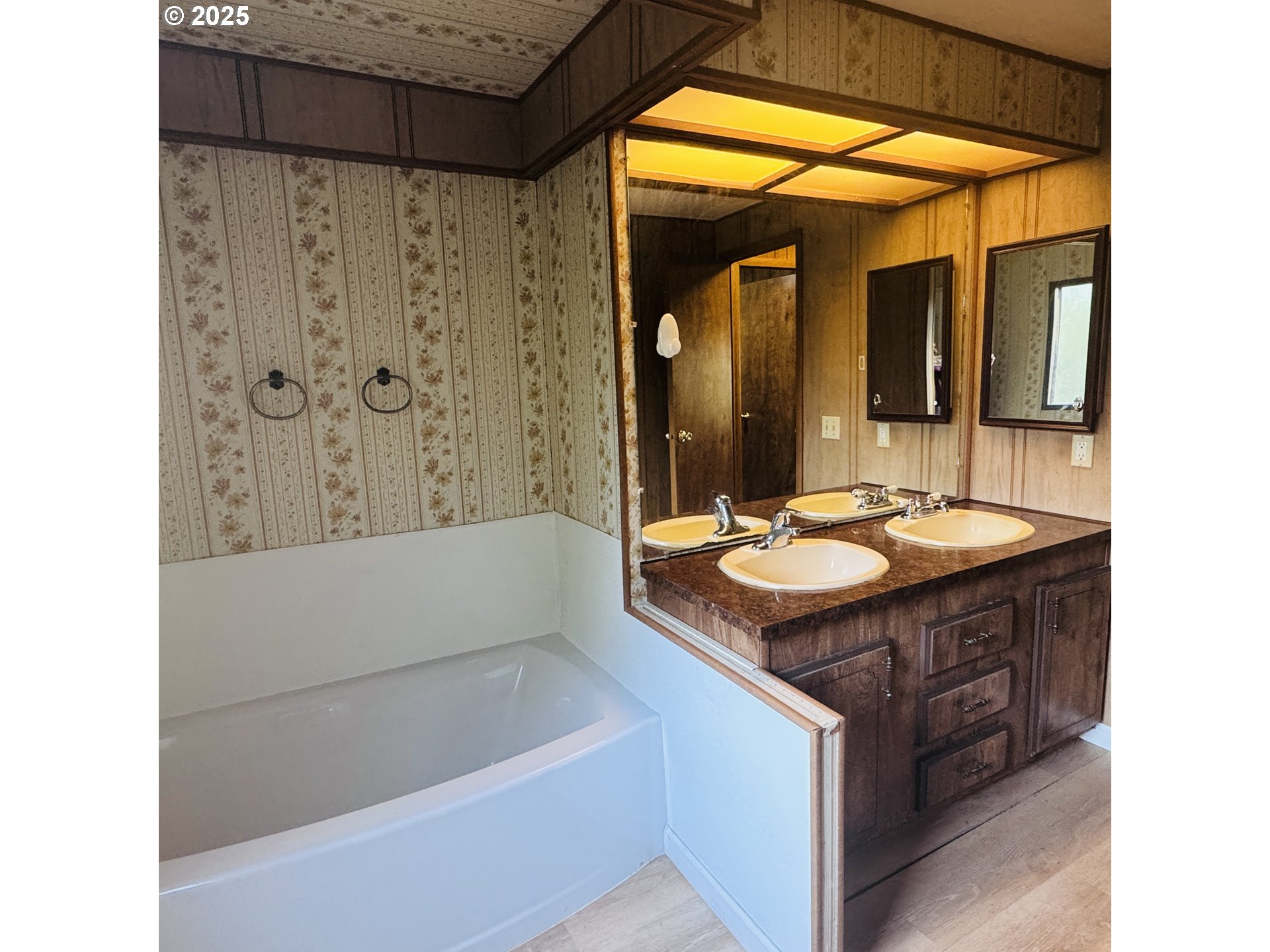 380 Leelo Court Florence, OR 97439 - Photo 23 of 37 a bathroom with a sink double vanity and a bathtub
