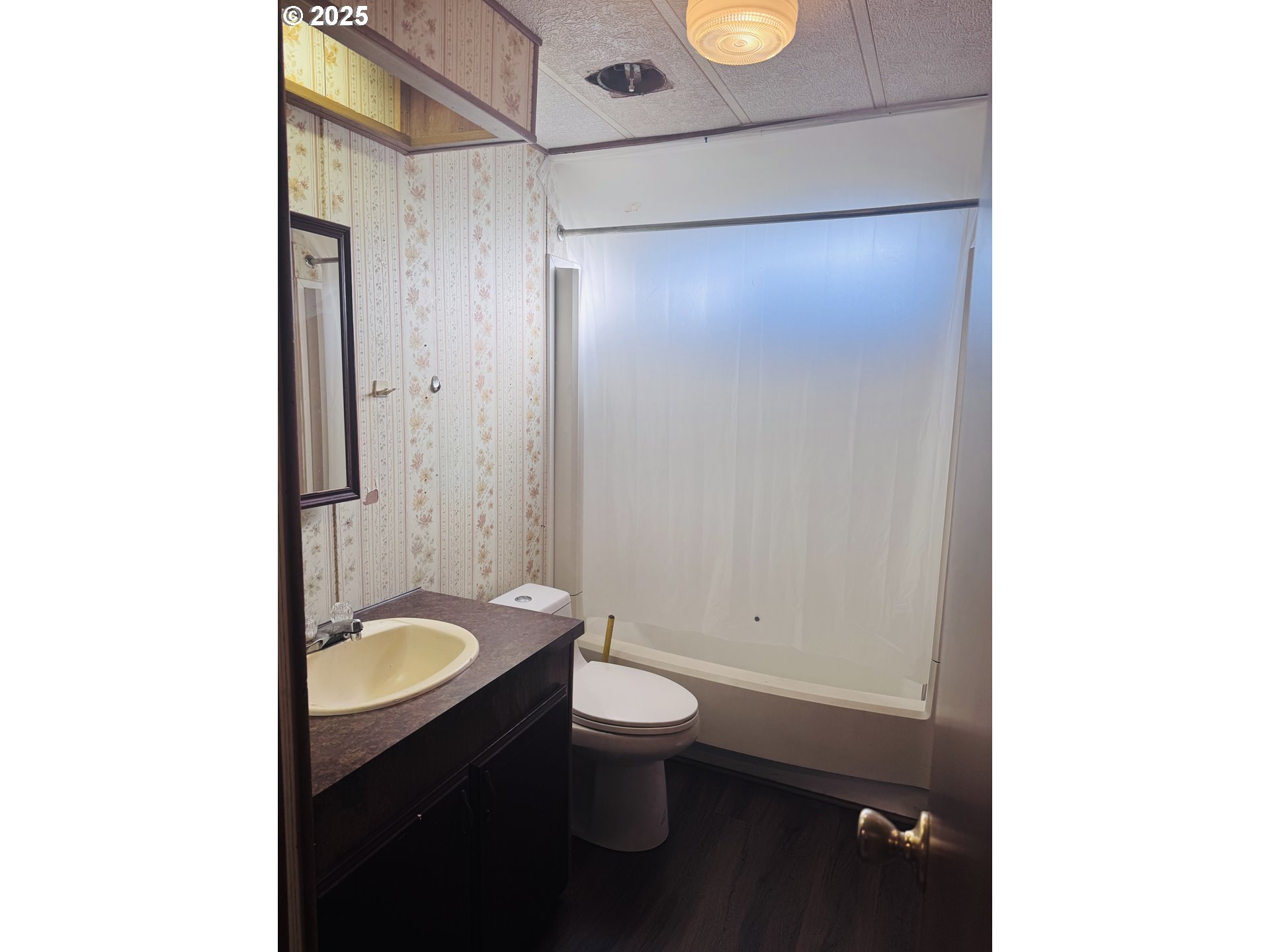 380 Leelo Court Florence, OR 97439 - Photo 31 of 37 a bathroom with a granite countertop sink toilet and shower