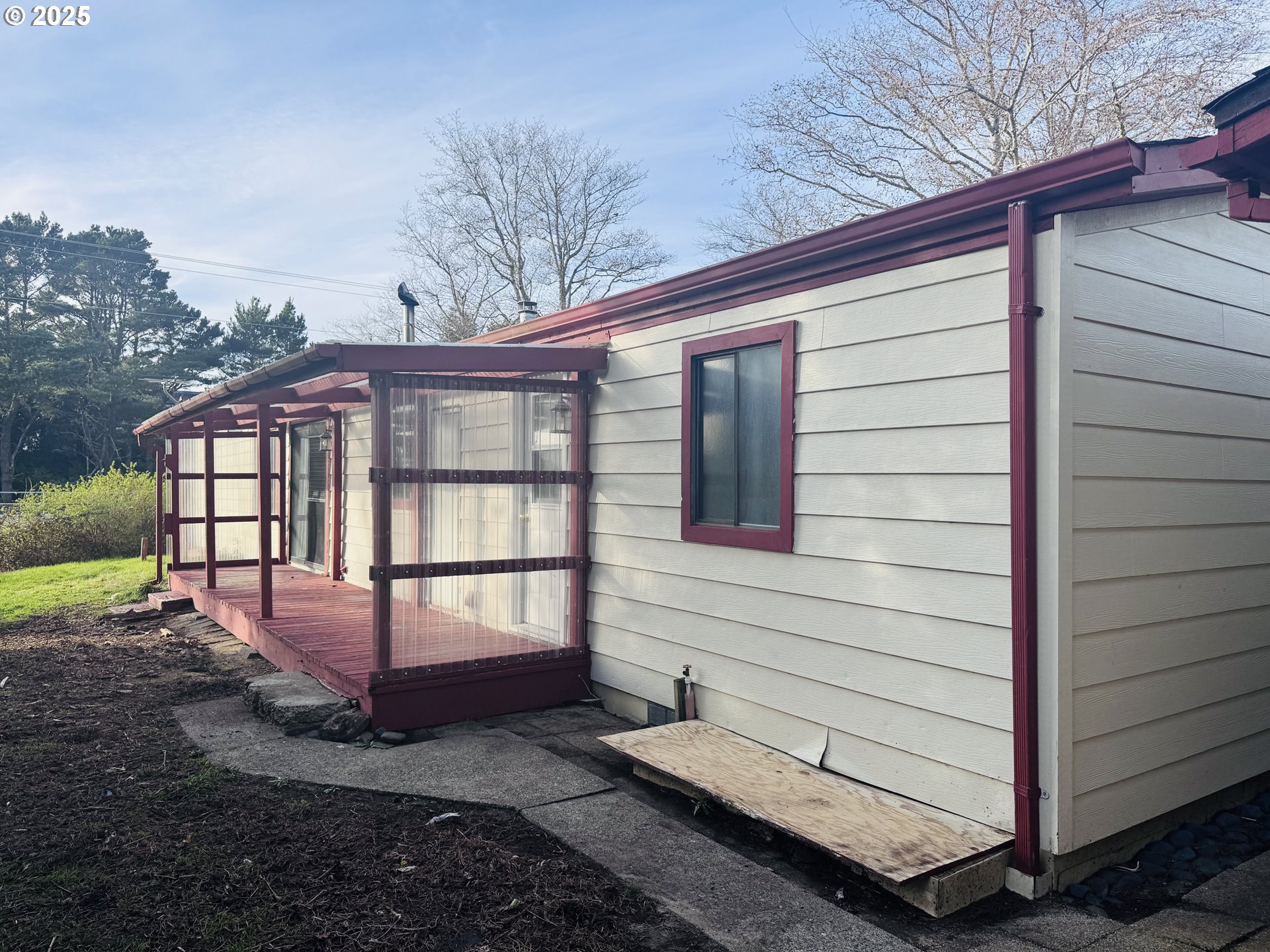 380 Leelo Court Florence, OR 97439 - Photo 32 of 37 a view of a small house with a yard
