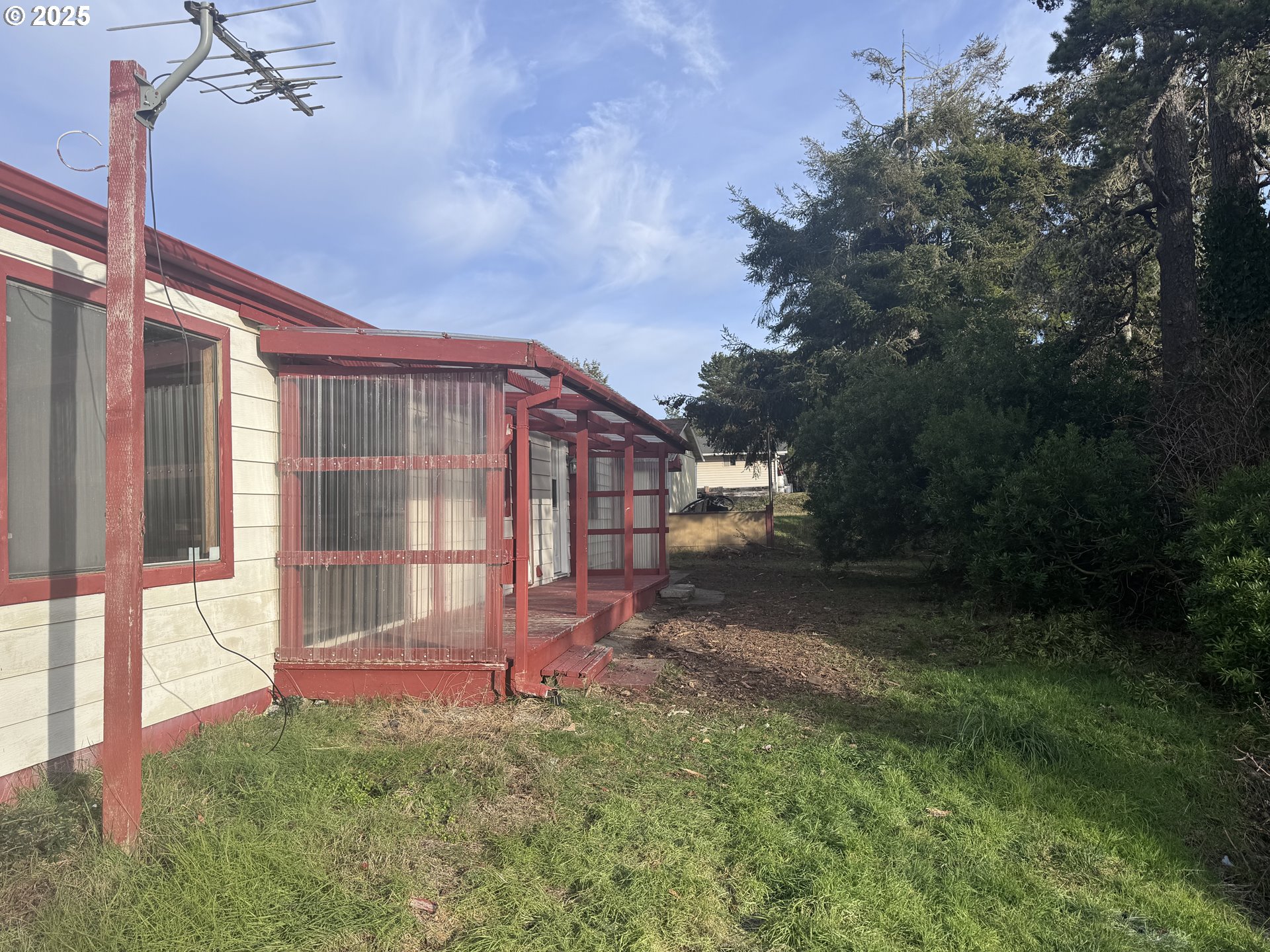 380 Leelo Court Florence, OR 97439 - Photo 33 of 37 a view of backyard with a garden and plants