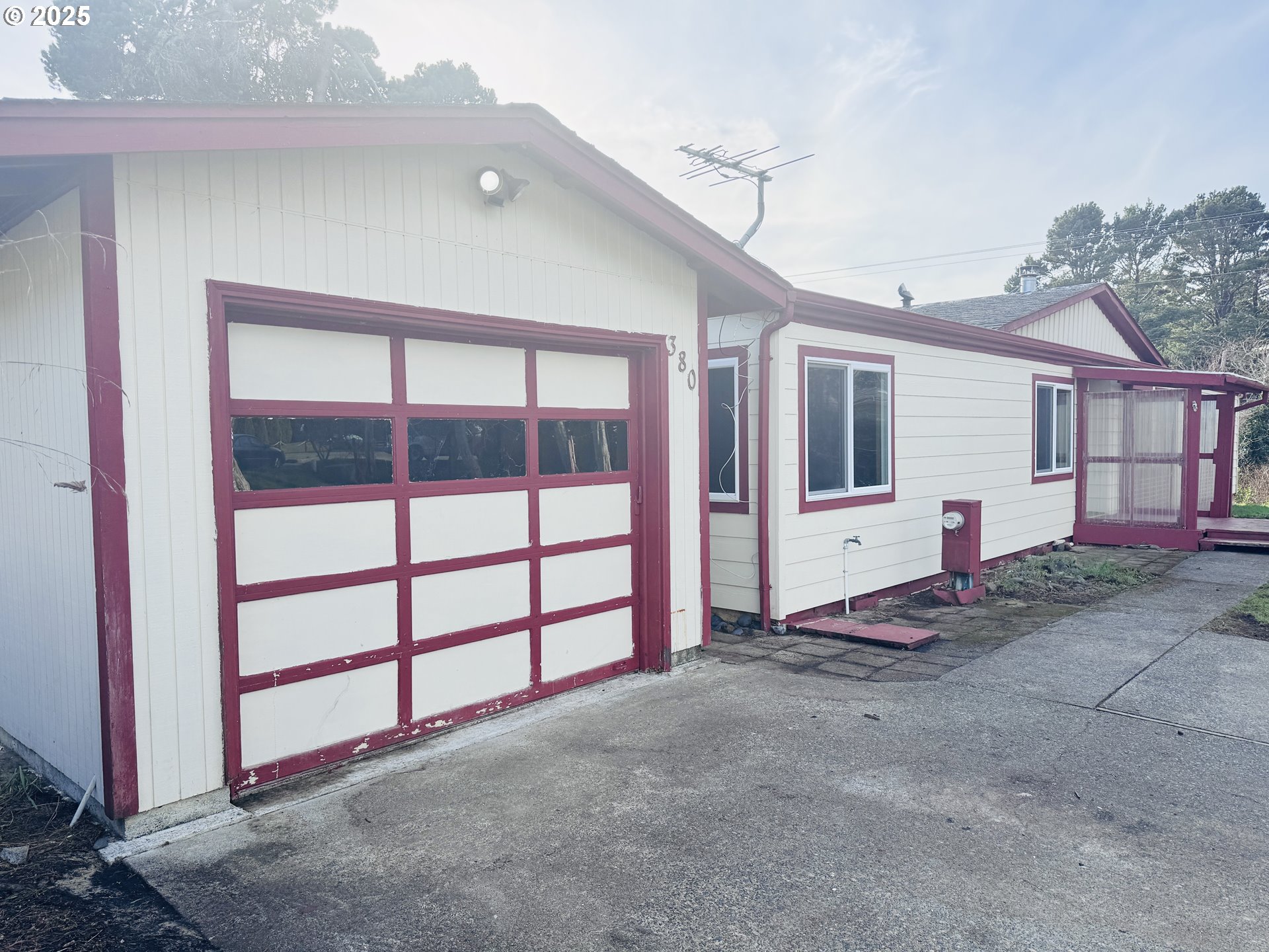 380 Leelo Court Florence, OR 97439 - Photo 34 of 37 a view of backyard of house