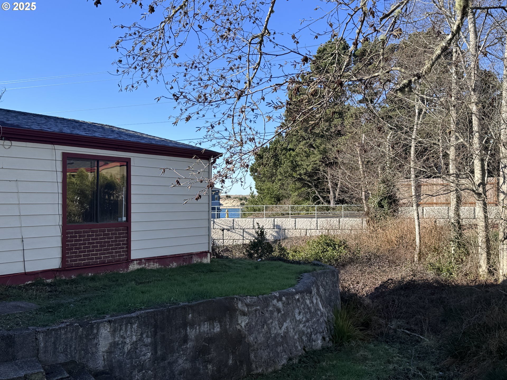 380 Leelo Court Florence, OR 97439 - Photo 35 of 37 a view of a backyard