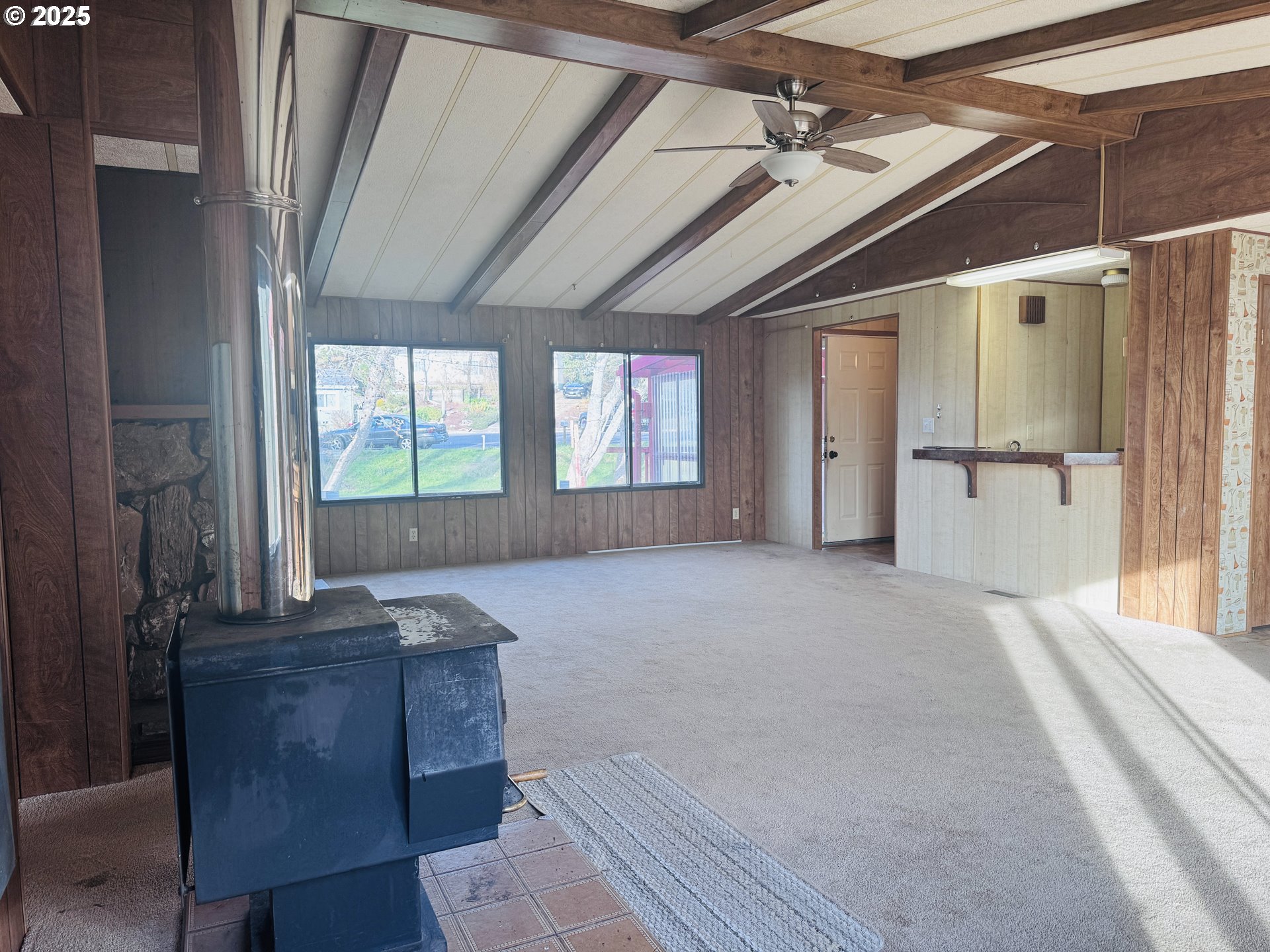 380 Leelo Court Florence, OR 97439 - Photo 5 of 37 a view of livingroom with furniture and windows