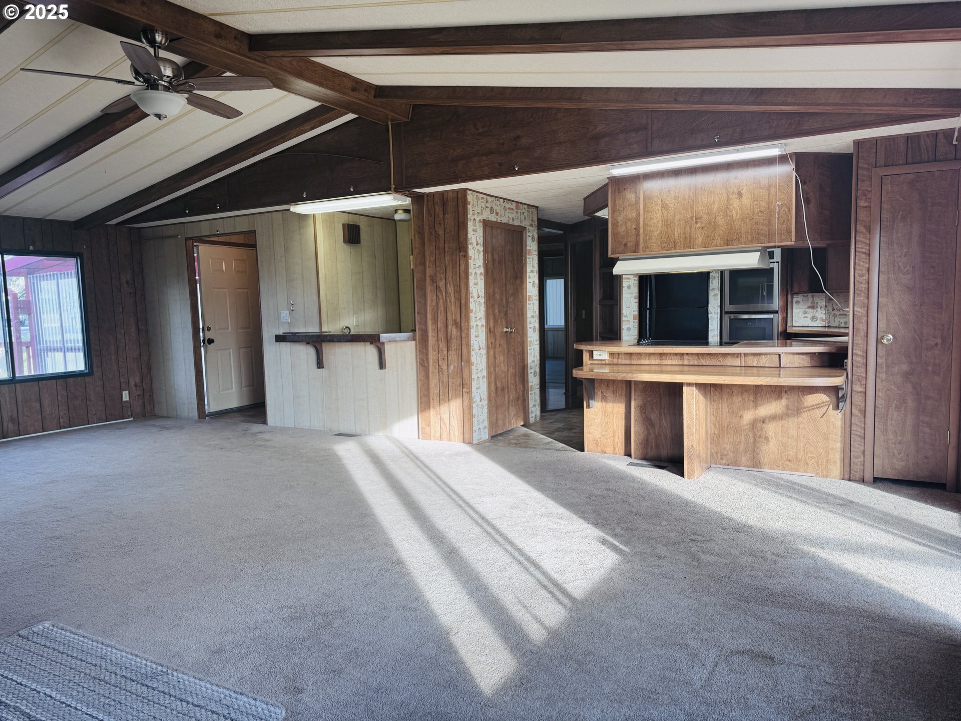 380 Leelo Court Florence, OR 97439 - Photo 8 of 37 a view of a building with a garage