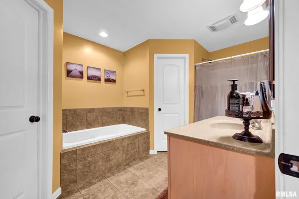 $349,500 | 21 Osprey Court, Pekin, IL 61554