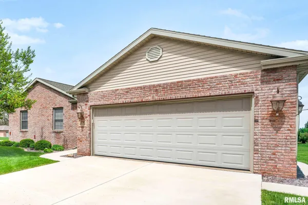 $349,500 | 21 Osprey Court, Pekin, IL 61554