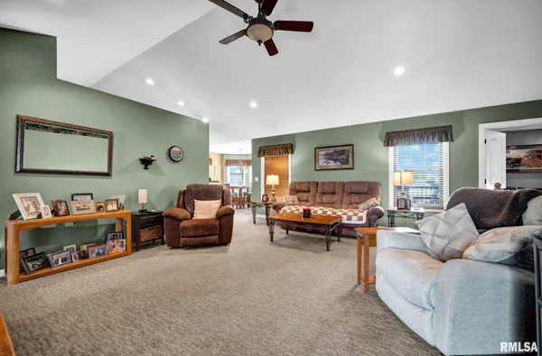 $349,500 | 21 Osprey Court, Pekin, IL 61554