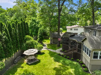 $949,000 | 837 Van Slyke Drive, Fontana, WI 53125