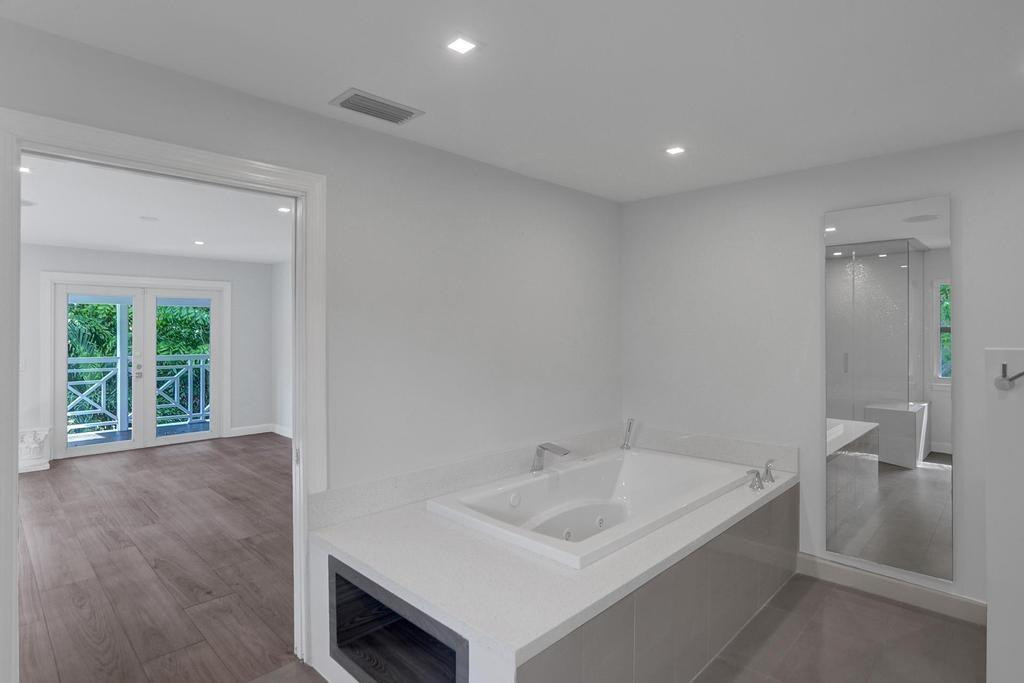 109 Southeast Olive Way Boca Raton, FL 33432 - Photo 18 of 33 PRIMARY BATH