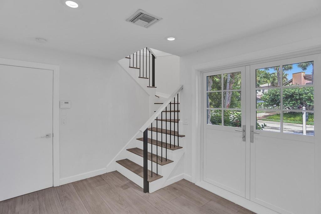 109 Southeast Olive Way Boca Raton, FL 33432 - Photo 26 of 33 ENTRY