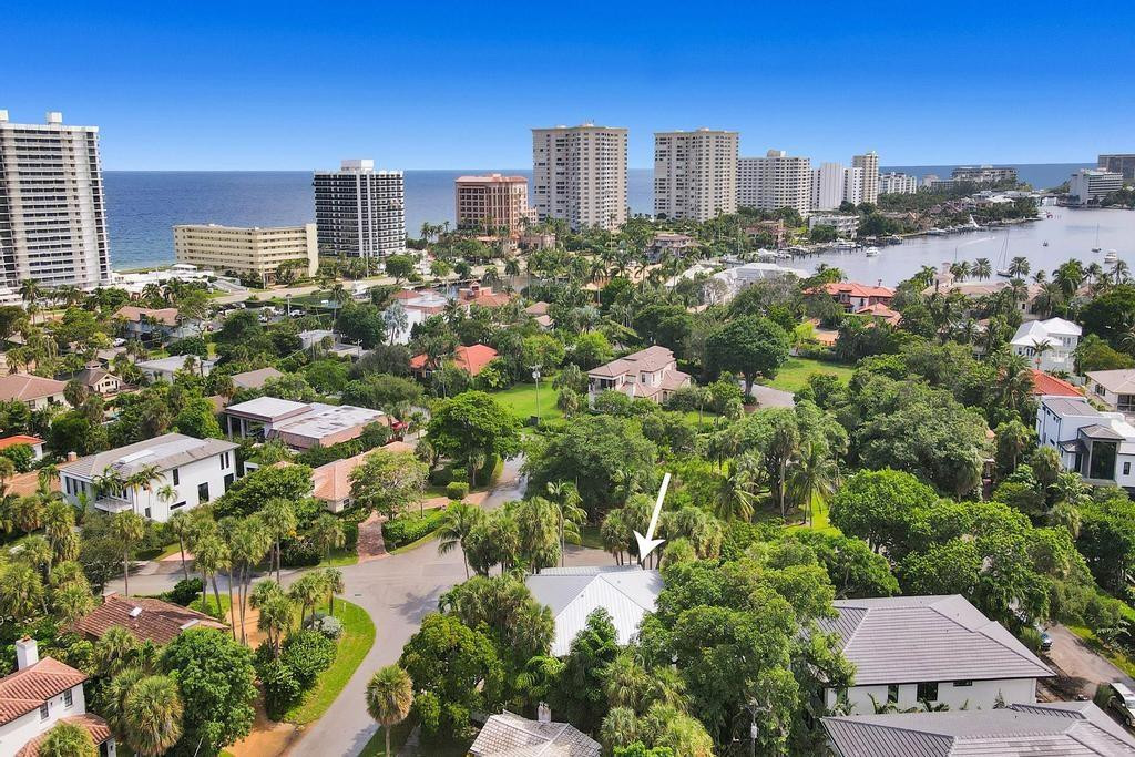 109 Southeast Olive Way Boca Raton, FL 33432 - Photo 5 of 33 WALK TO THE BEACH