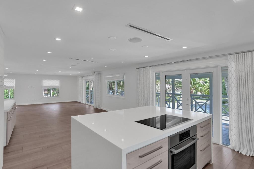 109 Southeast Olive Way Boca Raton, FL 33432 - Photo 8 of 33 KITCHEN