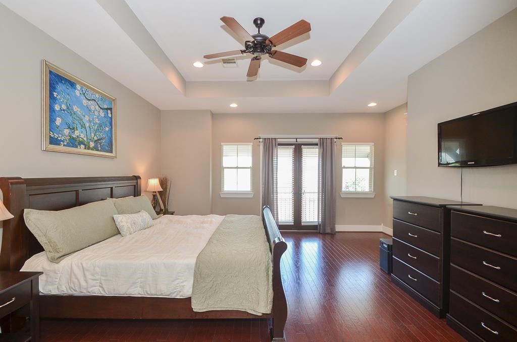 2214 Radcliffe Street Houston, TX 77007 - Photo 7 of 15 a spacious bedroom with a bed and a flat screen tv