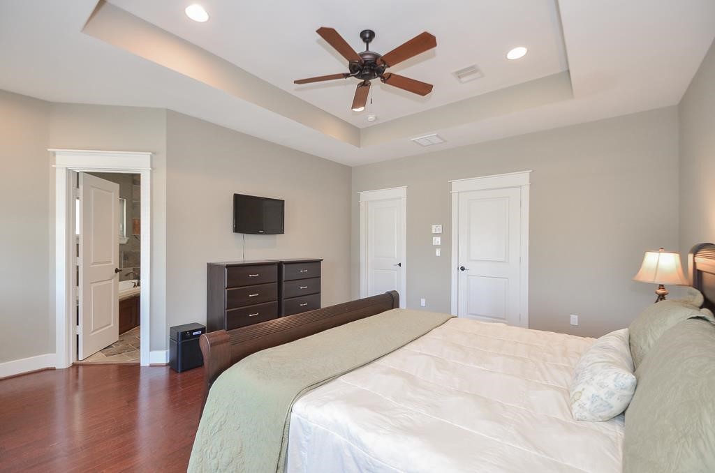 2214 Radcliffe Street Houston, TX 77007 - Photo 8 of 15 a bedroom with a bed and a flat screen tv