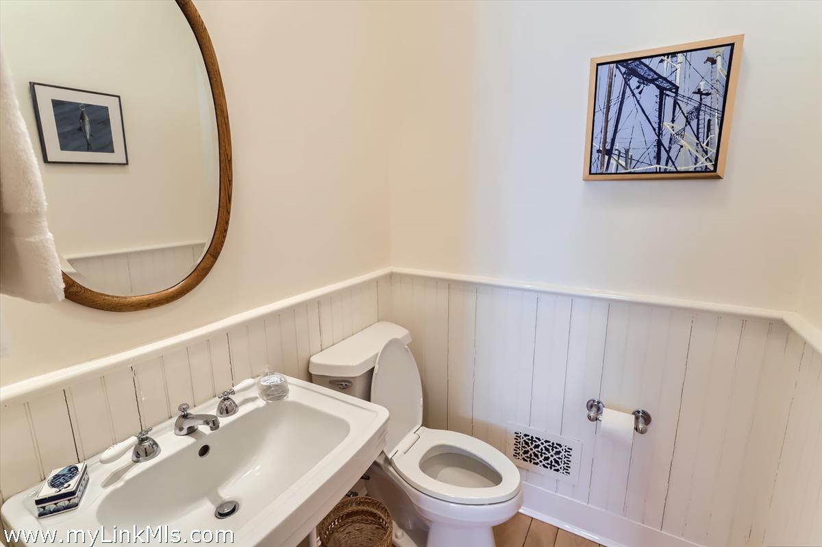 78 Hammett Road Chilmark, MA 02535 - Photo 29 of 53 Powder Room
