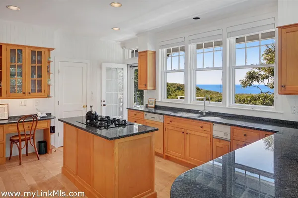 $6,750,000 | 78 Hammett Road, Chilmark, MA 02535