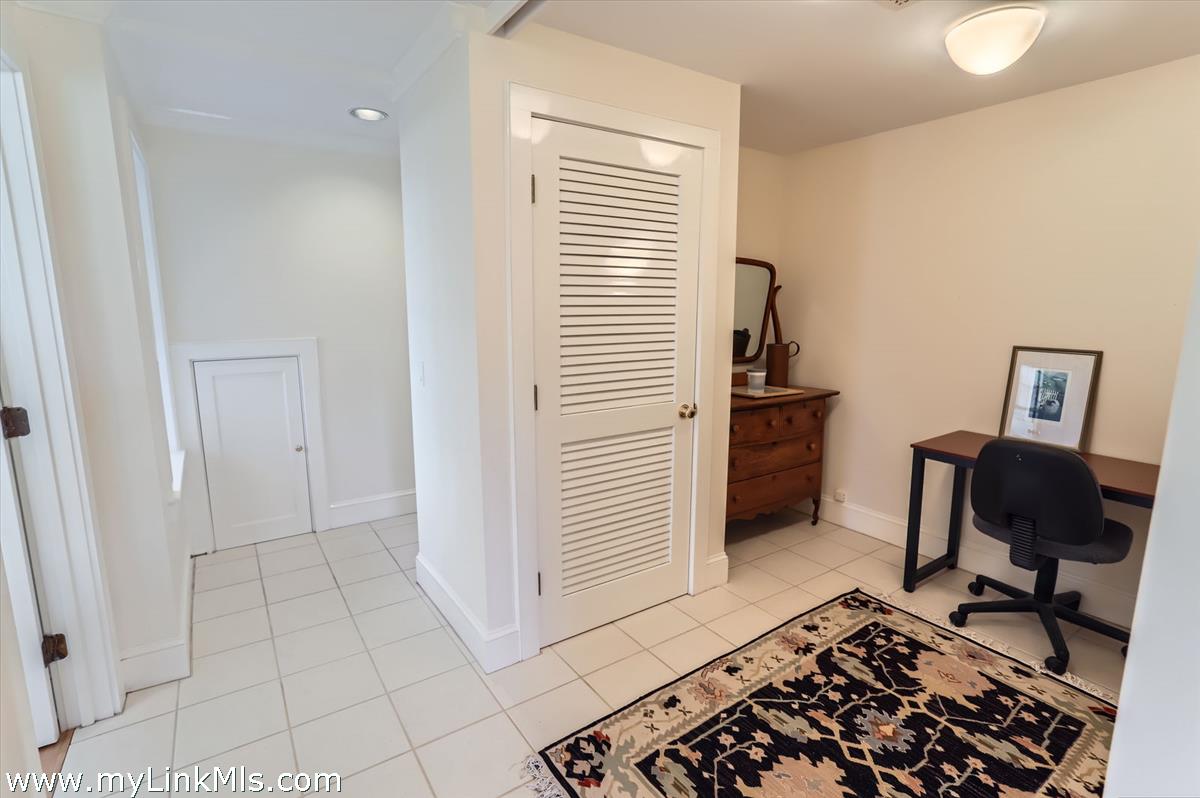 78 Hammett Road Chilmark, MA 02535 - Photo 44 of 53 Lower Level Office Alcove