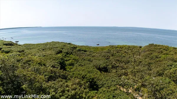 $6,750,000 | 78 Hammett Road, Chilmark, MA 02535