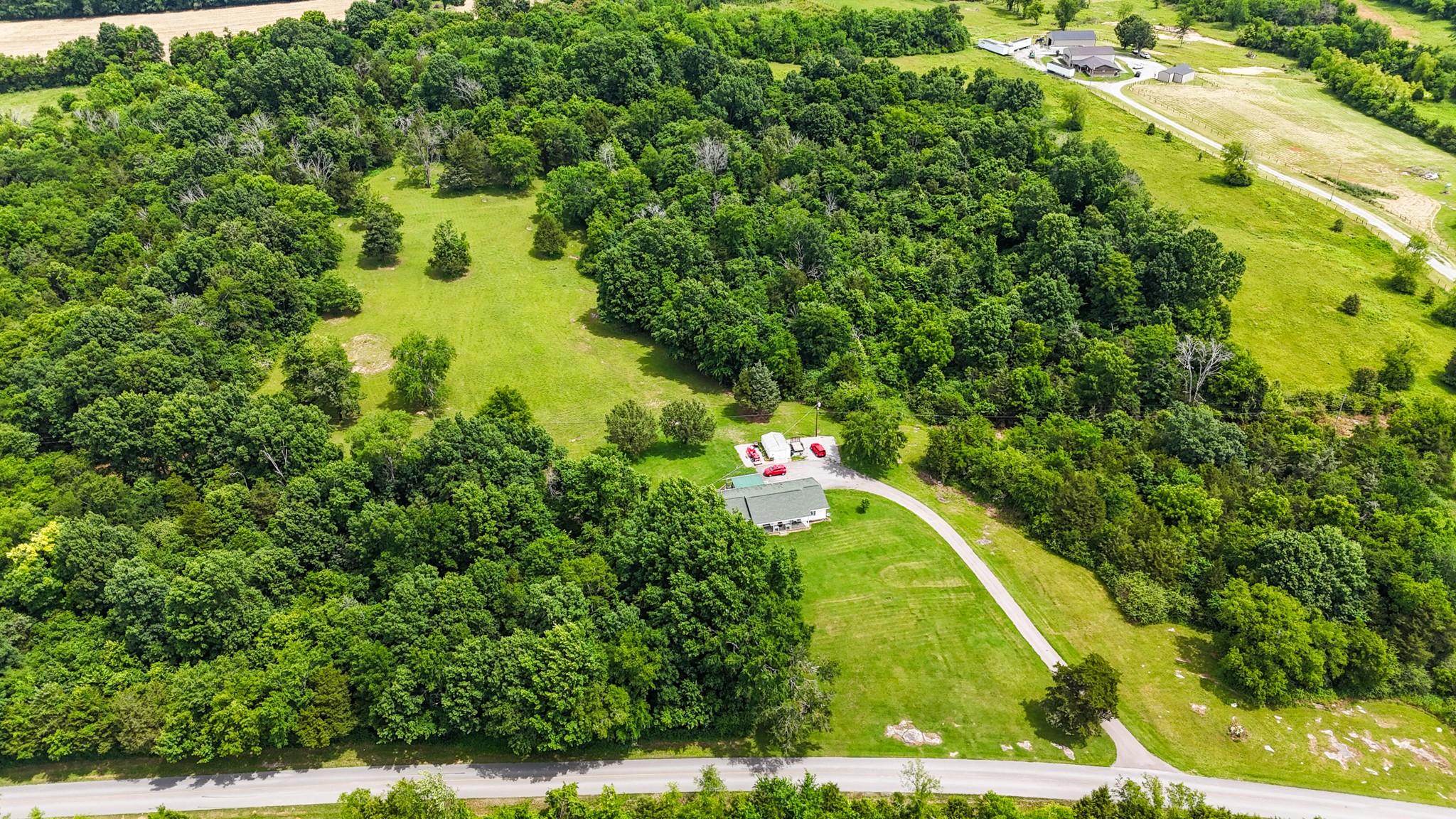 810 Rabbit Branch Road Shelbyville, TN 37160 - Photo 2 of 43 a view of a houses with a yard