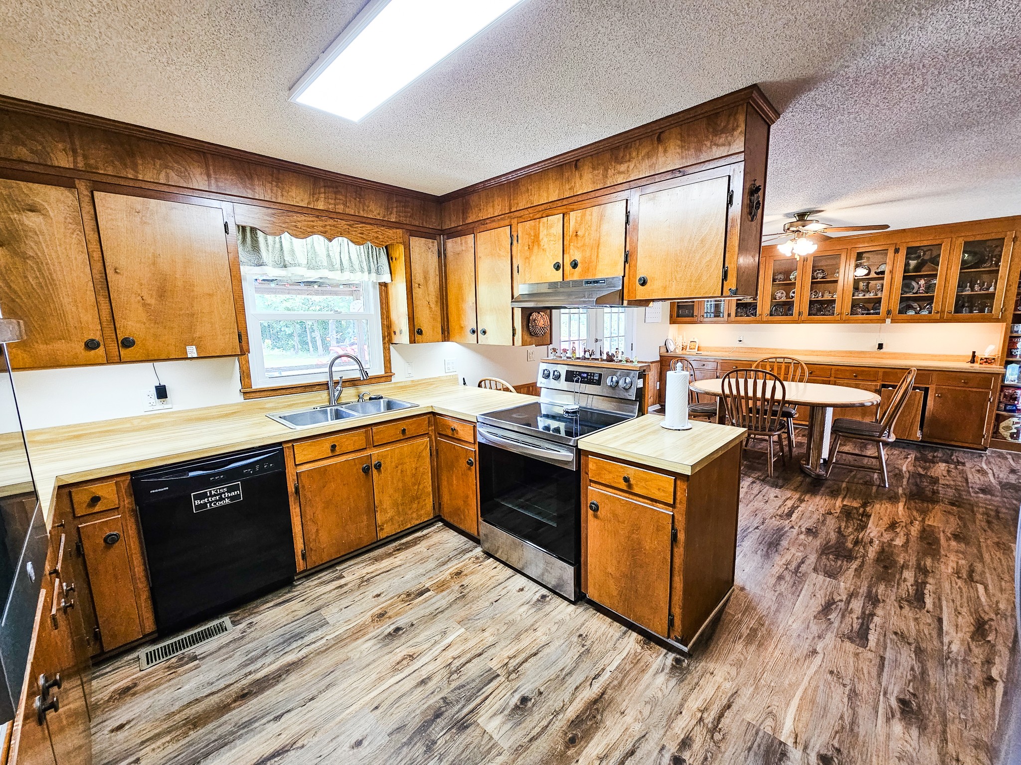 810 Rabbit Branch Road Shelbyville, TN 37160 - Photo 9 of 43 a kitchen with stainless steel appliances granite countertop a stove and a sink