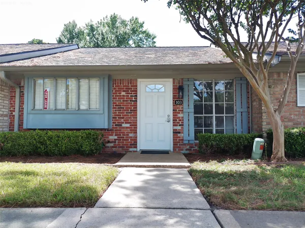 $1,575 | 1102 West Tri Oaks Lane, Unit 103, Houston, TX 77043