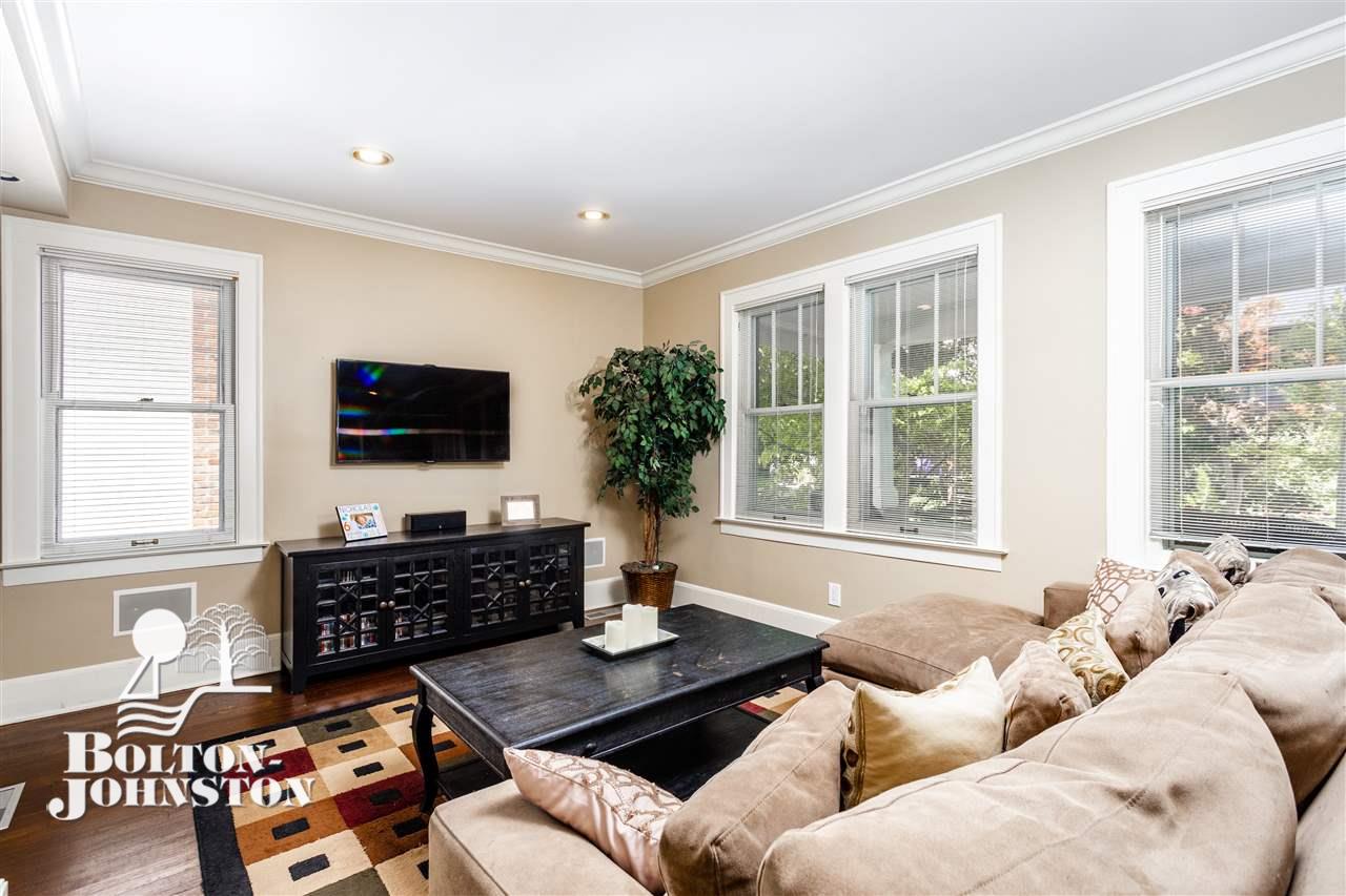 83 Mapleton Road Grosse Pointe, MI 48236 - Photo 3 of 36 Living Room