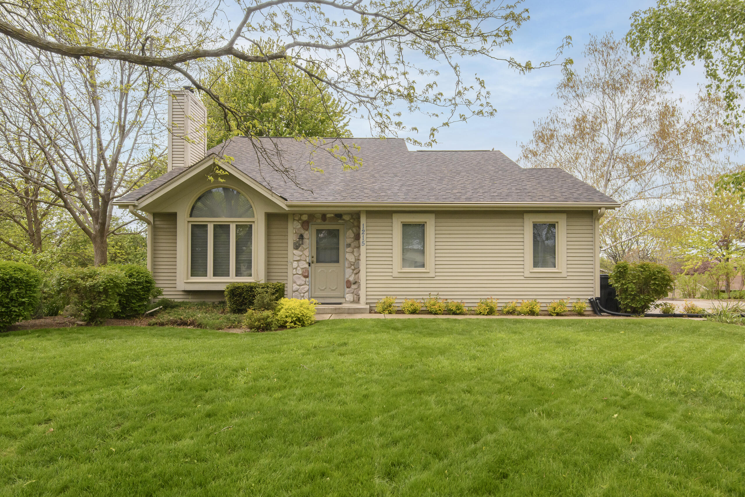 1215 Timber Ridge Pewaukee, WI 53072 - Photo 1 of 42 Welcome Home