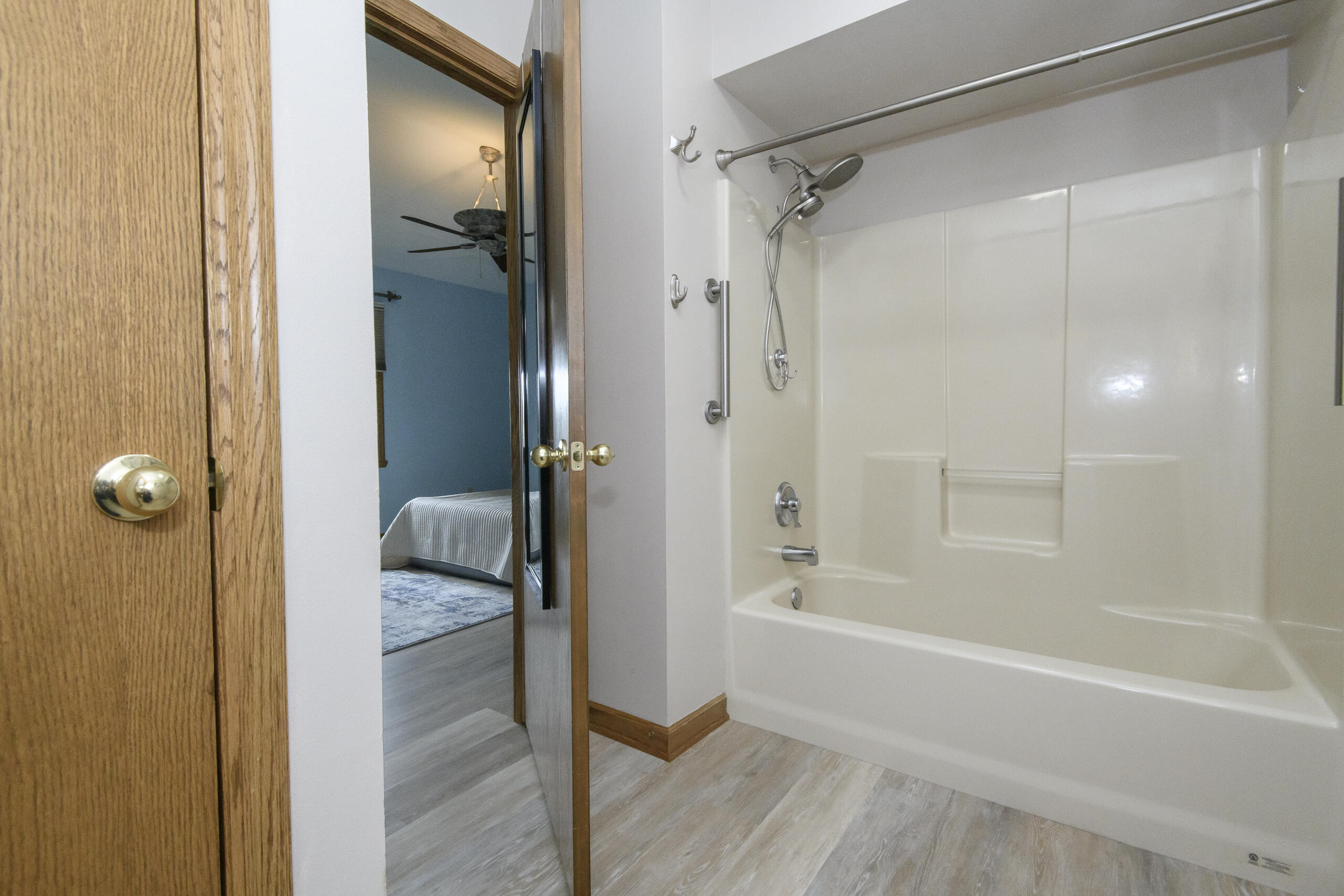 1215 Timber Ridge Pewaukee, WI 53072 - Photo 17 of 42 Main Floor Bathroom