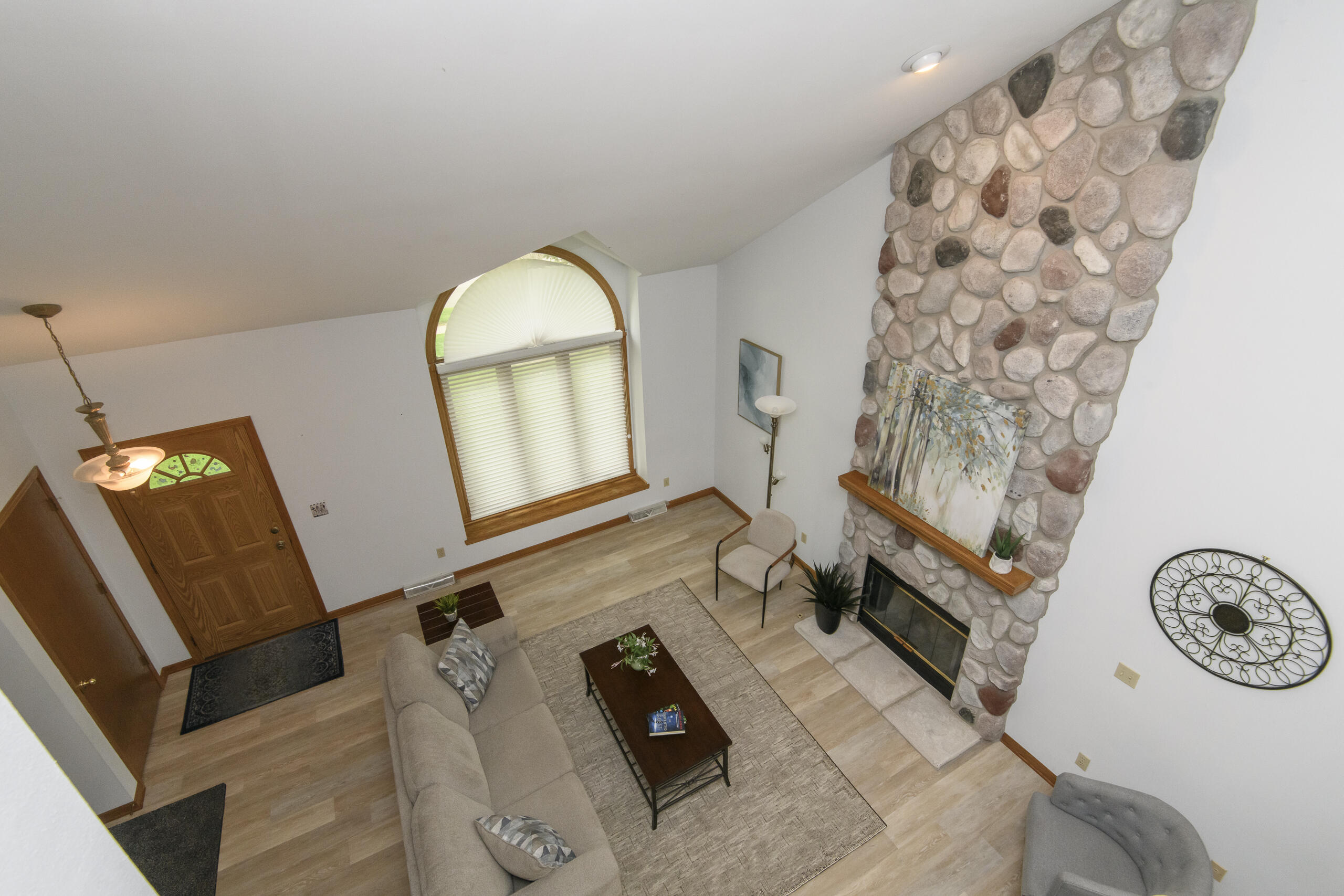 1215 Timber Ridge Pewaukee, WI 53072 - Photo 20 of 42 Great Room