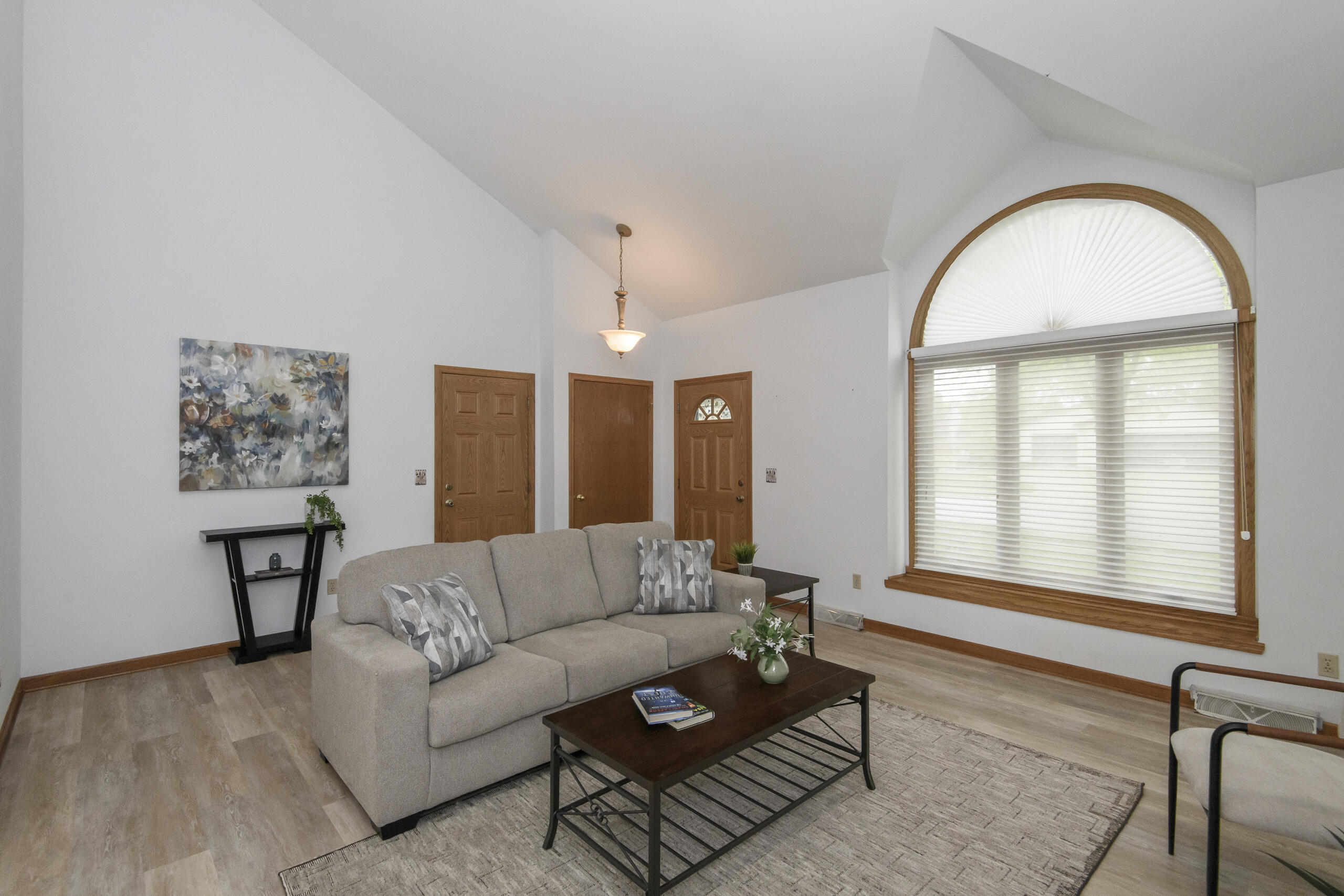 1215 Timber Ridge Pewaukee, WI 53072 - Photo 2 of 42 Beautiful front windows