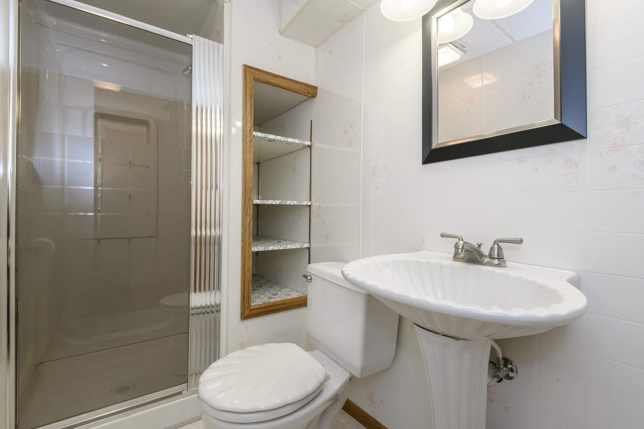 1215 Timber Ridge Pewaukee, WI 53072 - Photo 32 of 42 Full bathroom on the lower level