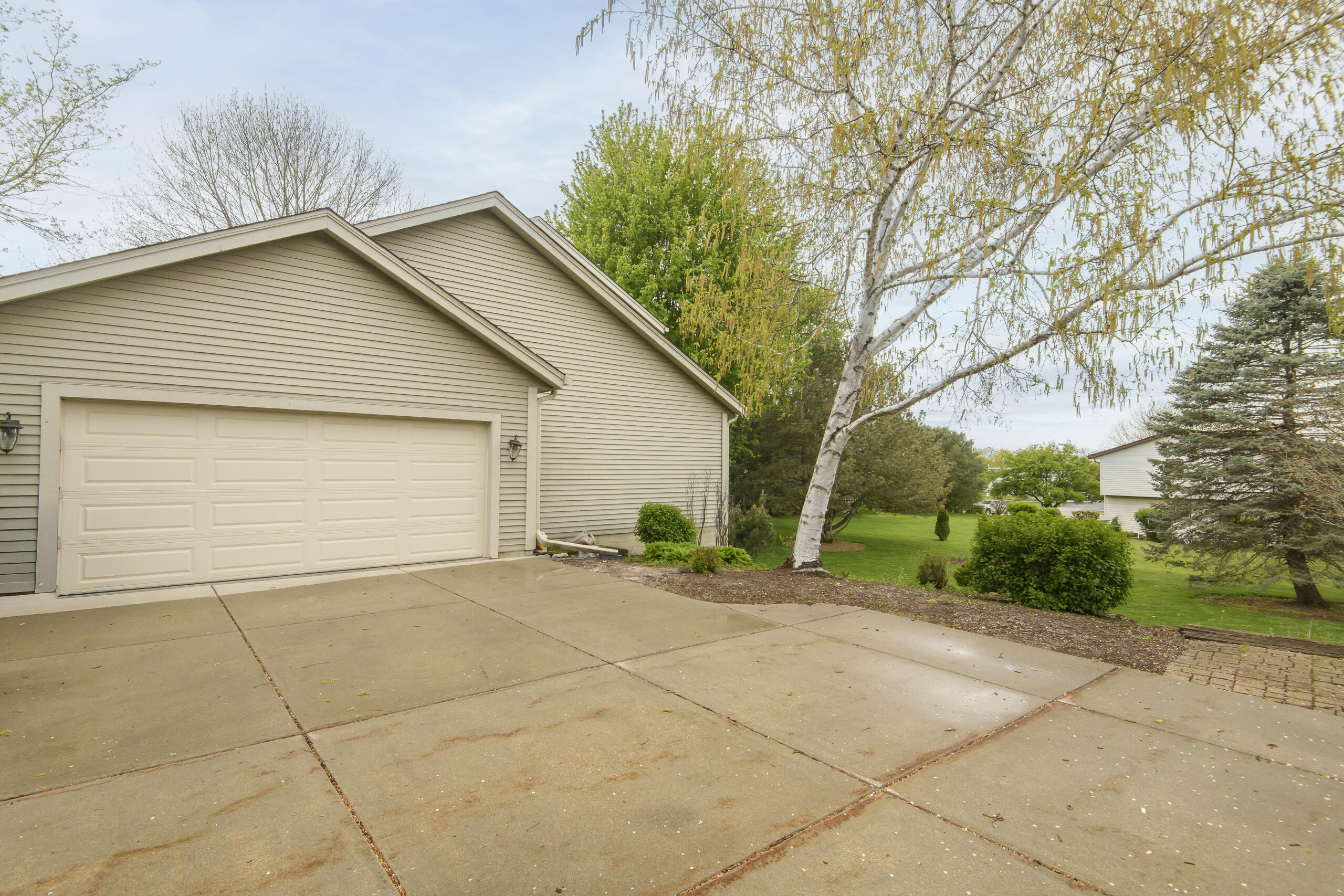 1215 Timber Ridge Pewaukee, WI 53072 - Photo 41 of 42 Spacious Garage