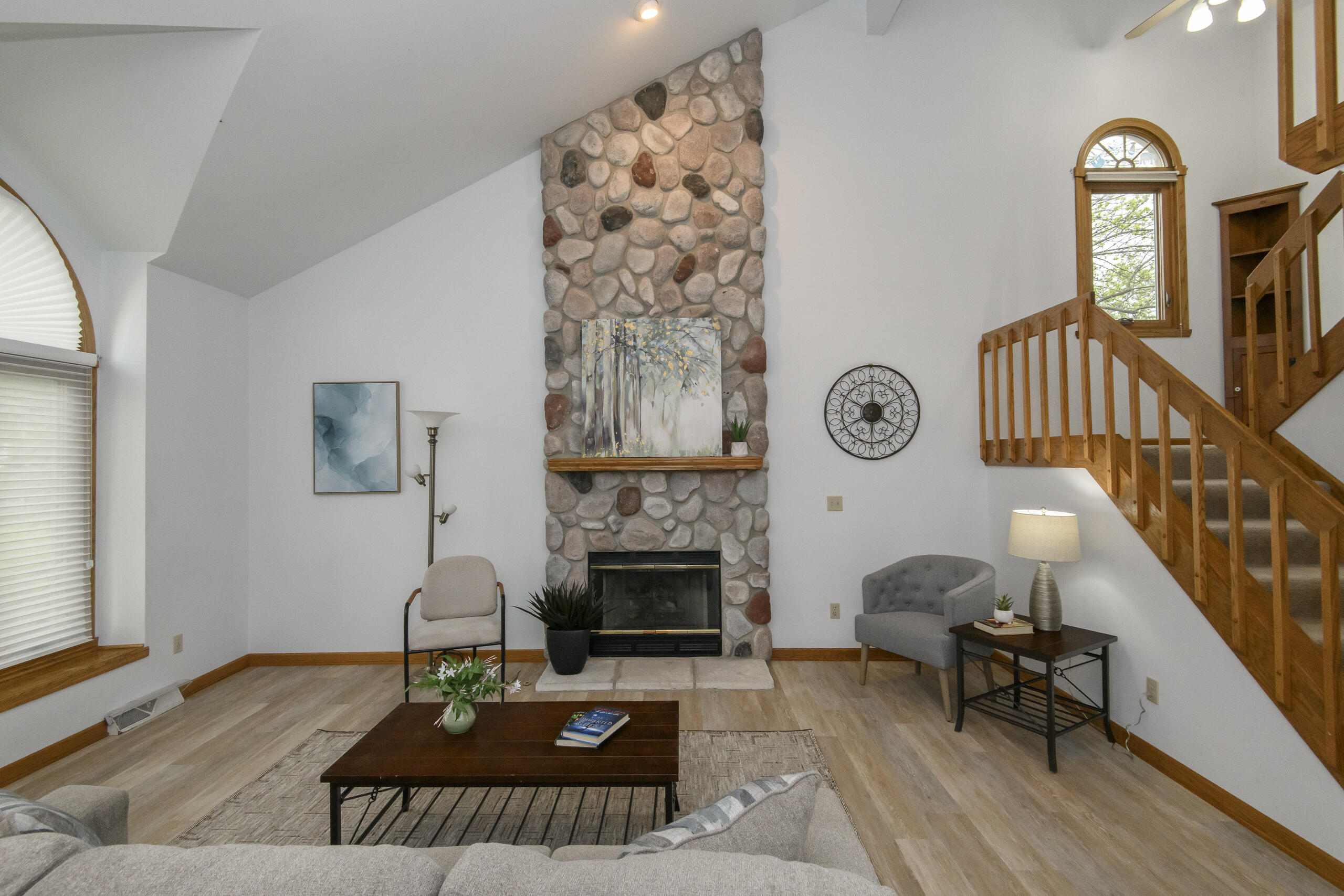 1215 Timber Ridge Pewaukee, WI 53072 - Photo 5 of 42 Spacious Great Room