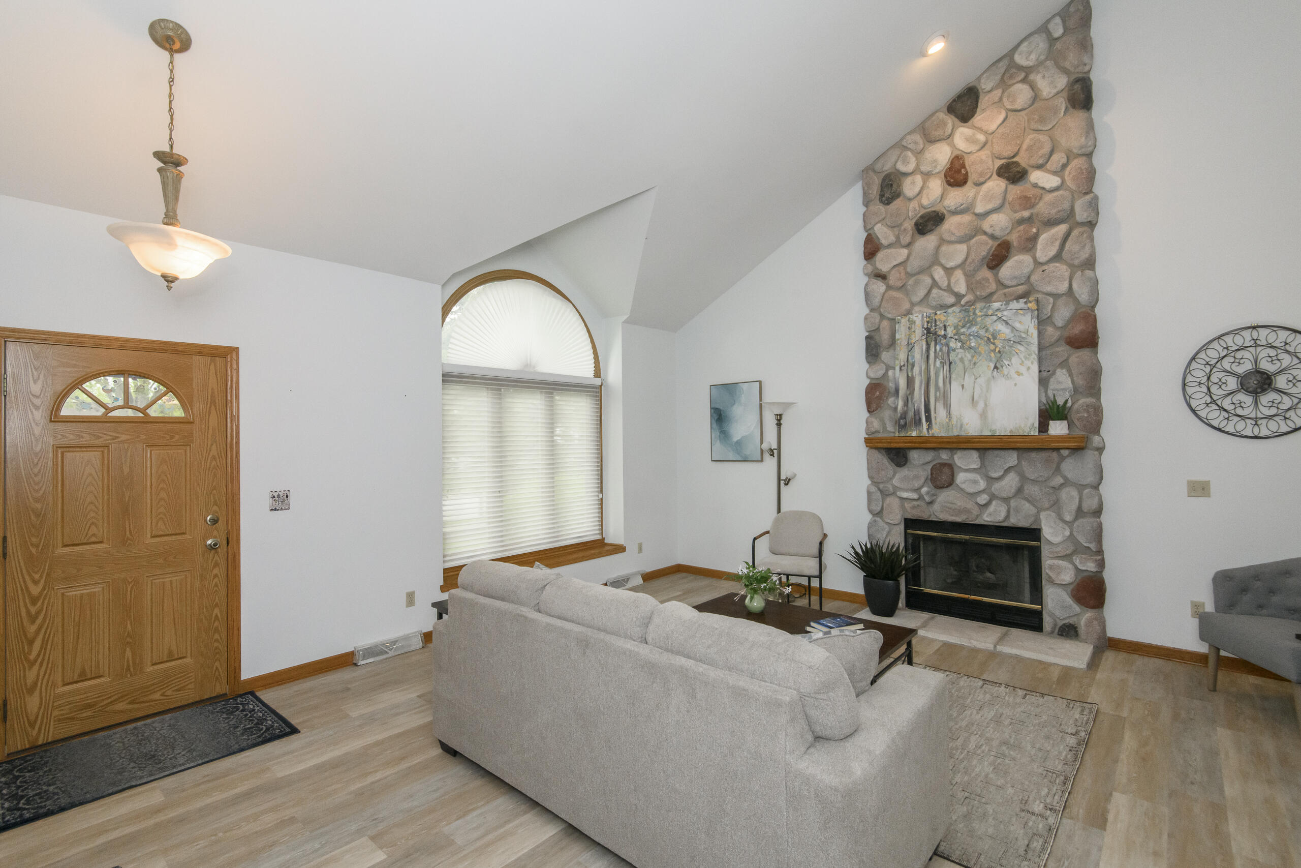 1215 Timber Ridge Pewaukee, WI 53072 - Photo 6 of 42 Soaring Ceilings