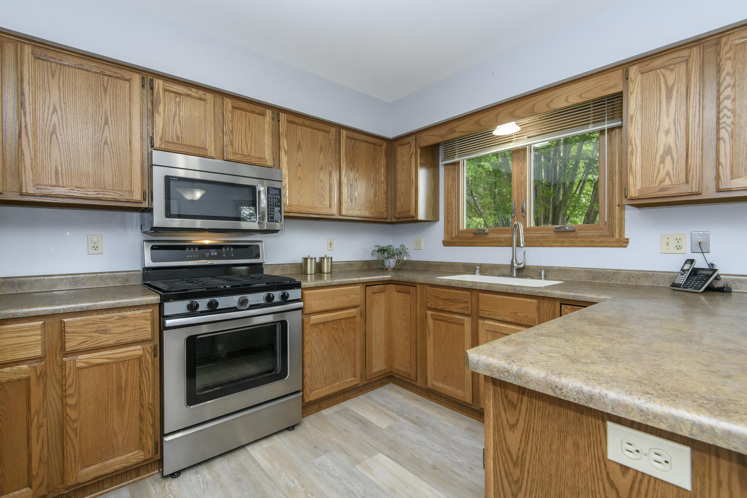 1215 Timber Ridge Pewaukee, WI 53072 - Photo 7 of 42 Abundance of cabinets