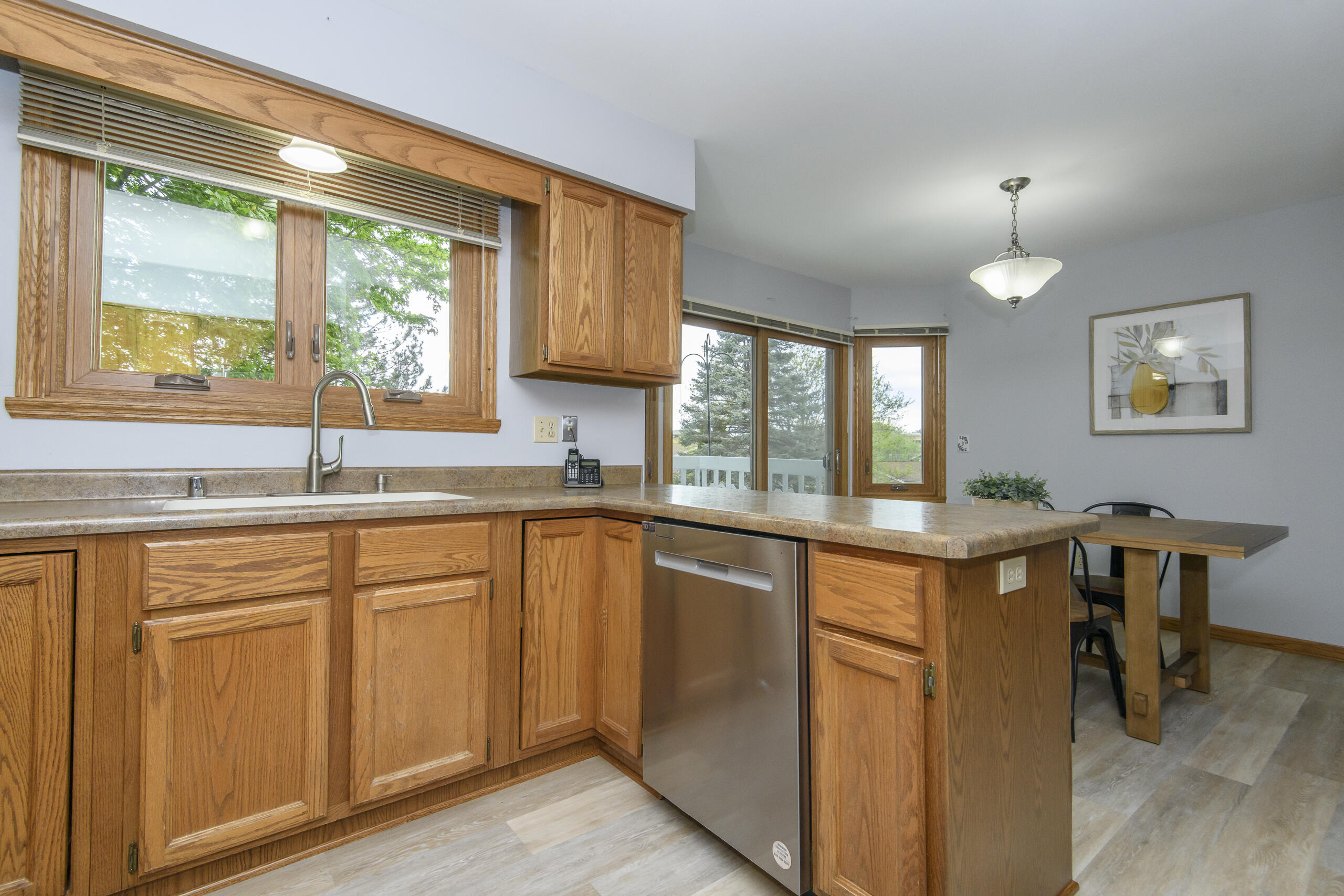 1215 Timber Ridge Pewaukee, WI 53072 - Photo 8 of 42 Spacious Eat-in Kitchen