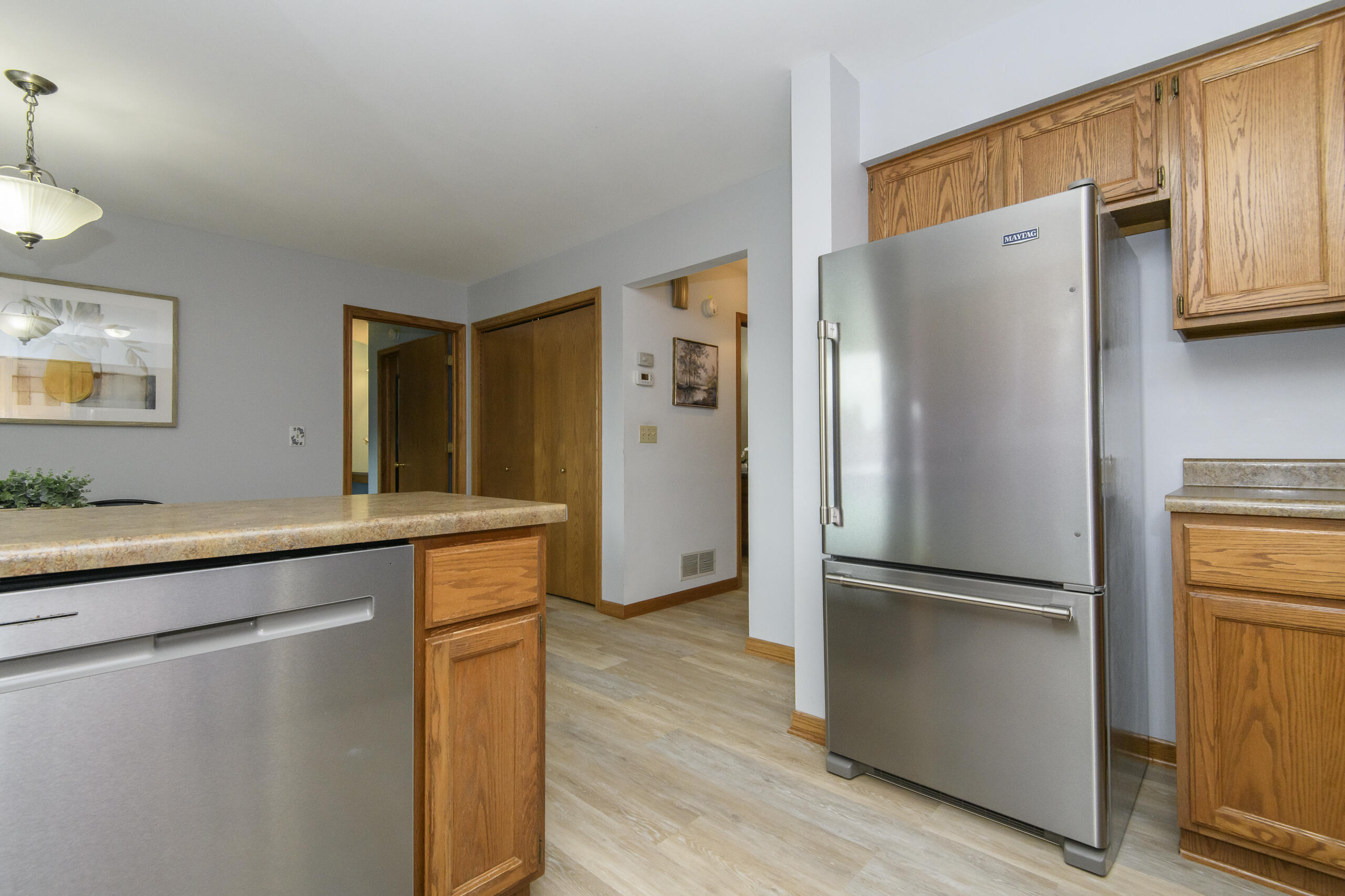 1215 Timber Ridge Pewaukee, WI 53072 - Photo 9 of 42 Stainless Steel Appliances