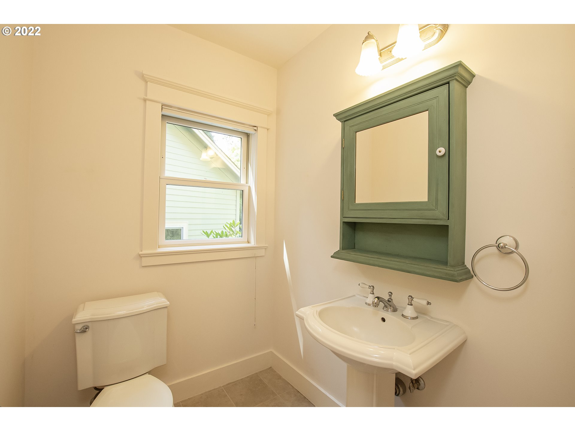 31910 Owl Road Eugene, OR 97405 - Photo 17 of 32 Bathroom, Attached