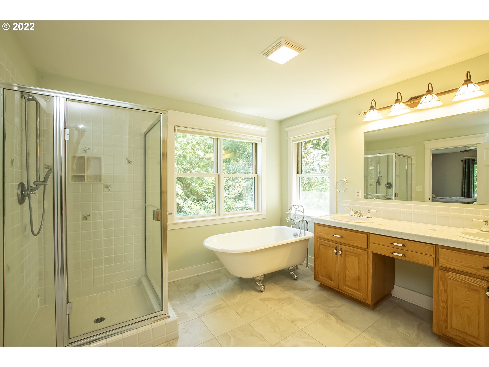 31910 Owl Road Eugene, OR 97405 - Photo 22 of 32 Owner's Suite Bathroom