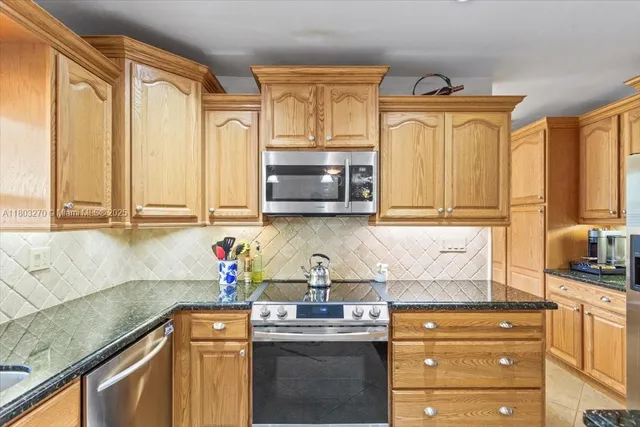 $1,160,000 | 9750 Southwest 143rd Drive, Miami, FL 33176