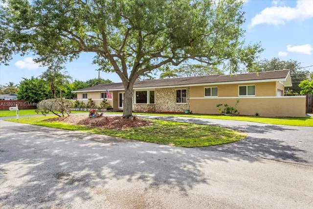 $1,160,000 | 9750 Southwest 143rd Drive, Miami, FL 33176
