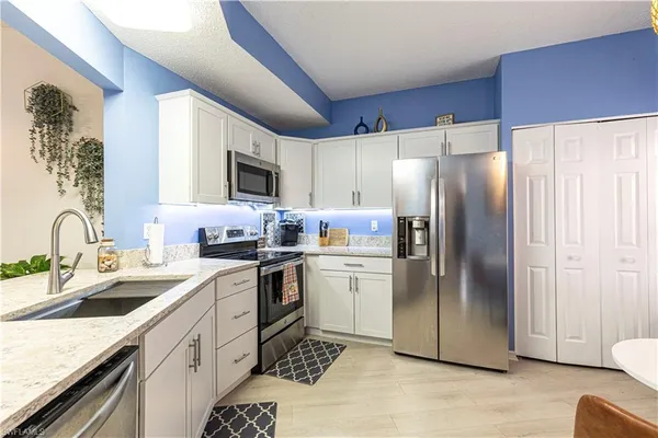 $2,250 | 1018 Woodshire Lane, Unit A108, Naples, FL 34105