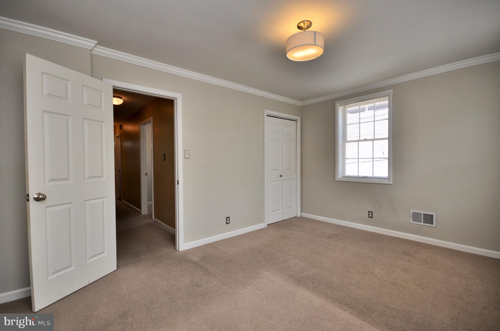 1200 Riverside Avenue Baltimore, MD 21230 - Photo 22 of 30 an empty room with windows and closet