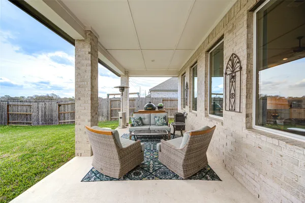 $459,000 | 441 Hunters Crossing Drive, Sealy, TX 77474