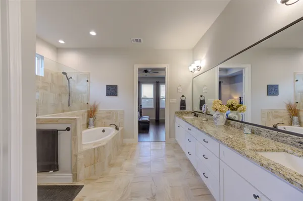 $459,000 | 441 Hunters Crossing Drive, Sealy, TX 77474