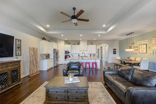 $459,000 | 441 Hunters Crossing Drive, Sealy, TX 77474