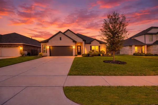 $459,000 | 441 Hunters Crossing Drive, Sealy, TX 77474