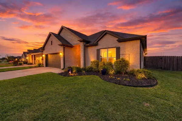 $459,000 | 441 Hunters Crossing Drive, Sealy, TX 77474